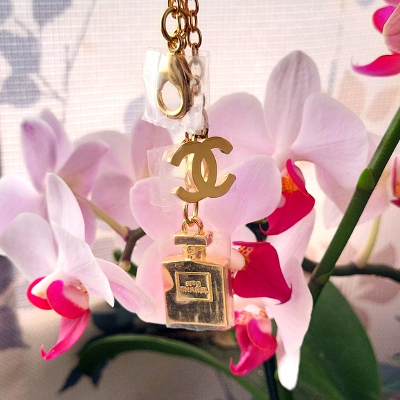 Chanel Gold bag charm EUC - Picture 15 of 15